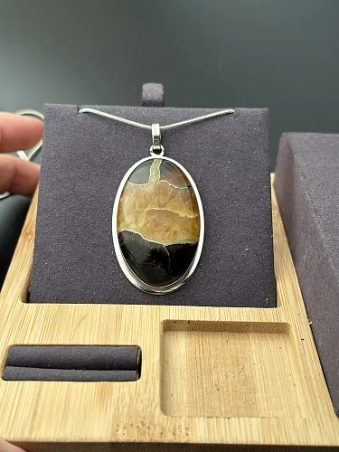 Серебряный кулон с симбирцитом