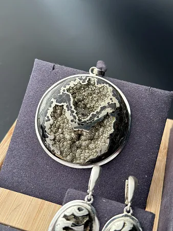 Серебряный кулон с аммонитовой жеодой