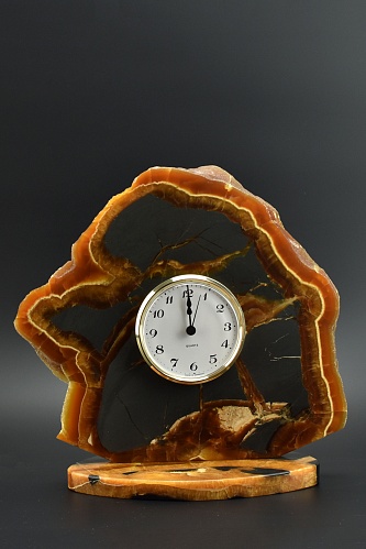 Часы на симбирцитовом спиле 30х30х12 см
