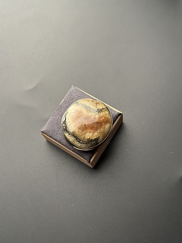 Симбирцитовая брошь