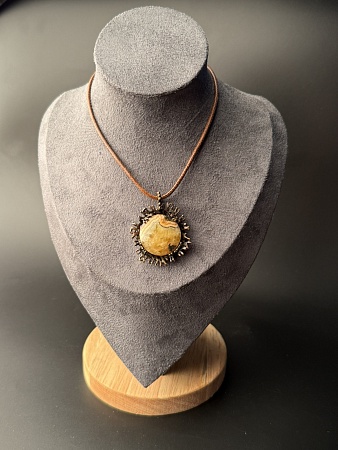 Кулое с симбирцитом и бронзовой авторской фурнитурой.