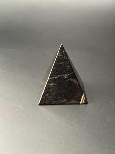Пирамида из окаменелого дерева 42 мм