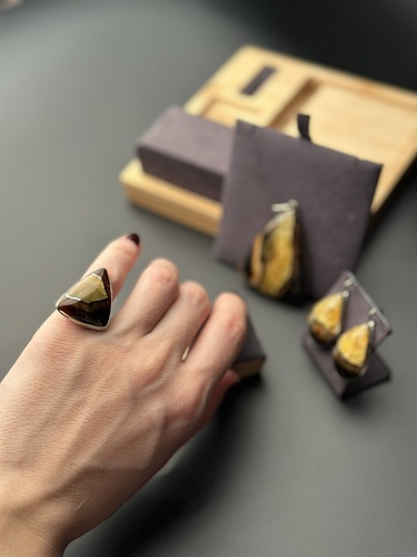 Симбирцитовое кольцо в мельхиоре.