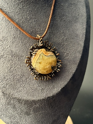 Кулое с симбирцитом и бронзовой авторской фурнитурой.