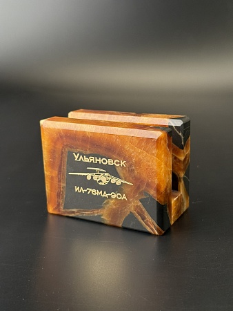 Настольная визитница с металлическим нанесением.