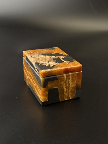 Симбирцитовая шкатулка с перламутровым включением