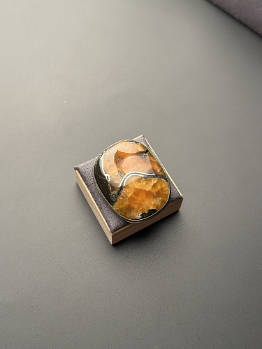 Симбирцитовая брошь