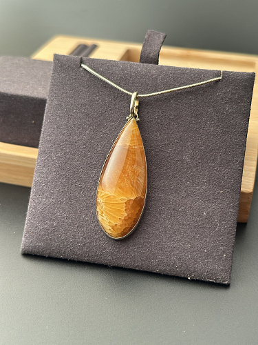 Симбирцитовый кулон в мельхиоре