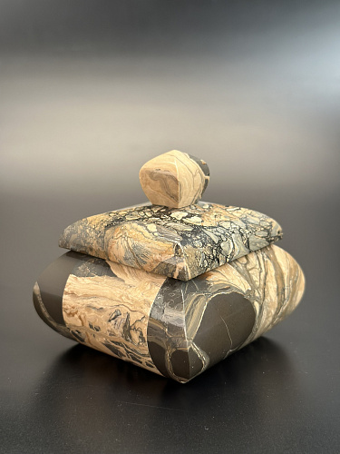 Сенгилитовая шкатулка