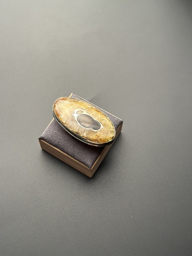 Симбирцитовая брошь