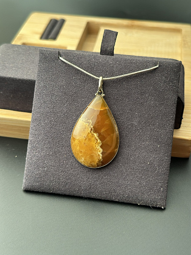 Симбирцитовый кулон в мельхиоре