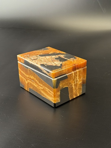 Симбирцитовая шкатулка с перламутровым включением