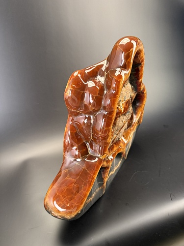 Пластичная резьба по кальциту и аммониту.