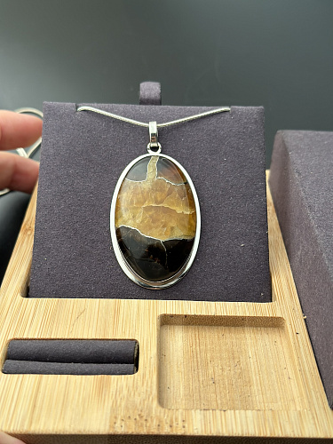 Серебряный кулон с симбирцитом