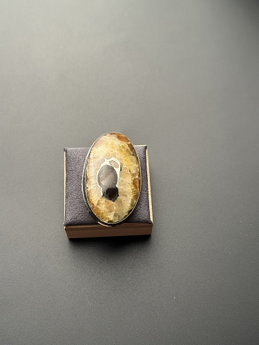 Симбирцитовая брошь