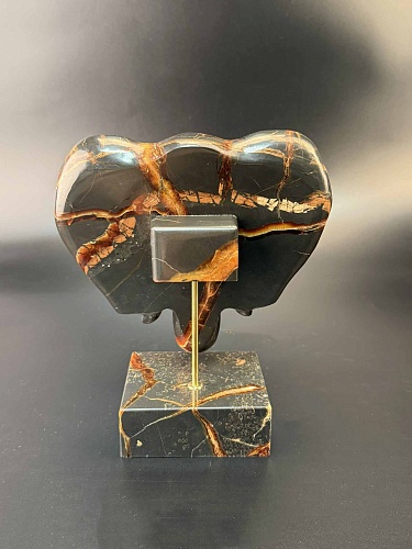 Слон резной на подставке