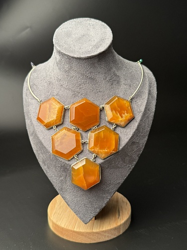 Симбирцитое колье в мельхиоре 