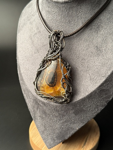 Симбирцитовый кулон в проволоке из нейзильбера. 84х49 мм