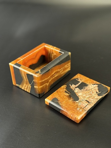 Симбирцитовая шкатулка с перламутровым включением