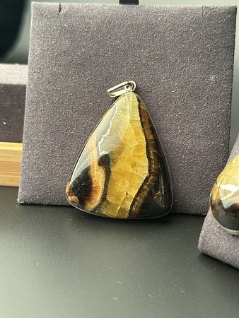 Кулон из мельхиора.