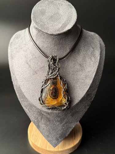 Симбирцитовый кулон в проволоке из нейзильбера. 84х49 мм