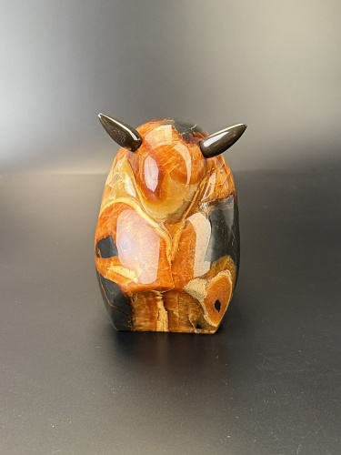 Резная фигурка быка