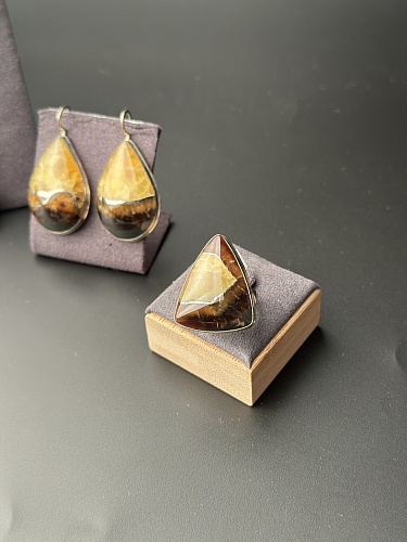 Симбирцитовое кольцо в мельхиоре.