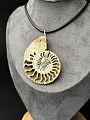 Кулон с аммонитом в нейзельбере.