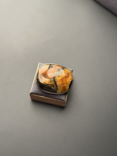 Симбирцитовая брошь