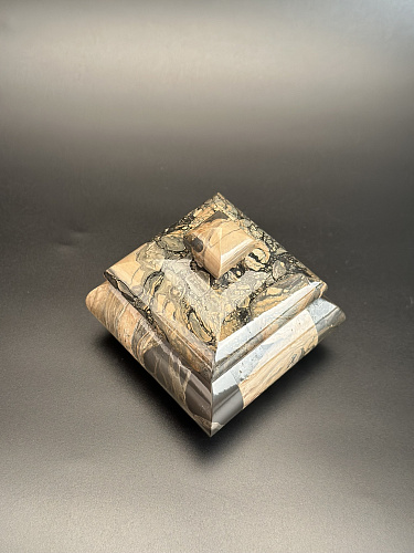 Сенгилитовая шкатулка