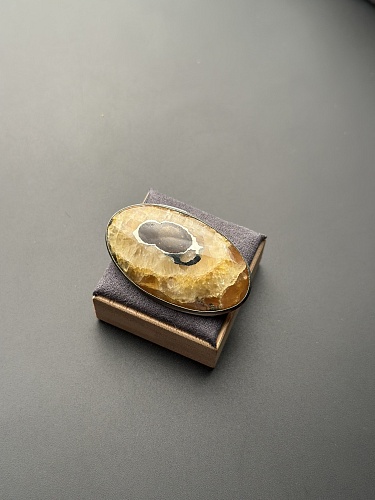 Симбирцитовая брошь