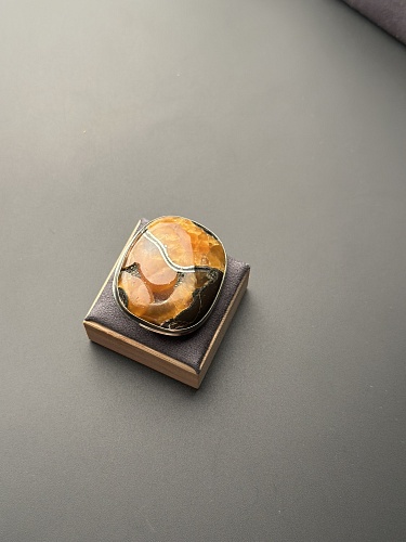 Симбирцитовая брошь