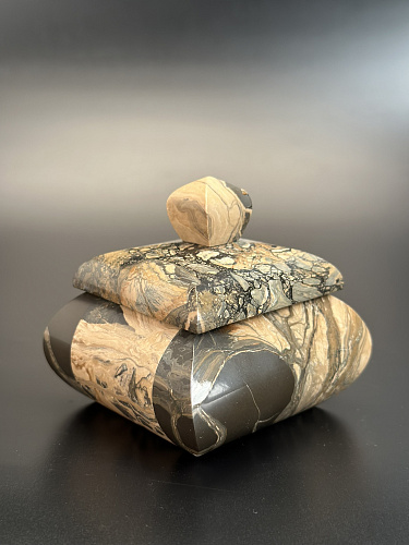 Сенгилитовая шкатулка