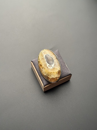 Симбирцитовая брошь