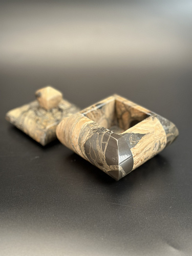 Сенгилитовая шкатулка