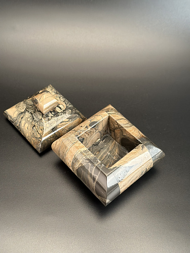 Сенгилитовая шкатулка