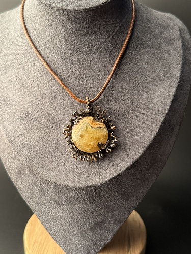 Кулое с симбирцитом и бронзовой авторской фурнитурой.